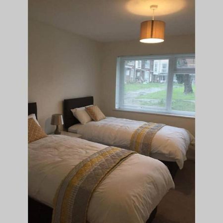 Ferienwohnung 2-Bed Sleeps 4 Comfy For Contractors With Free Parking In Crawley Near Gatwick Manor Royal Refurbished Exterior foto