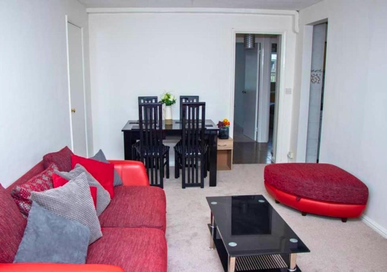 Ferienwohnung 2-Bed Sleeps 4 Comfy For Contractors With Free Parking In Crawley Near Gatwick Manor Royal Refurbished Exterior foto