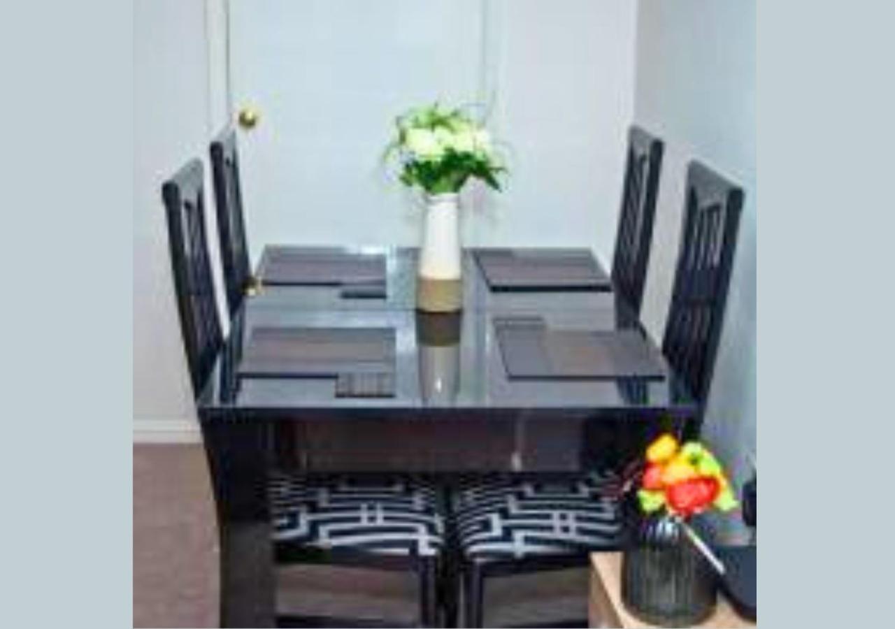 Ferienwohnung 2-Bed Sleeps 4 Comfy For Contractors With Free Parking In Crawley Near Gatwick Manor Royal Refurbished Exterior foto